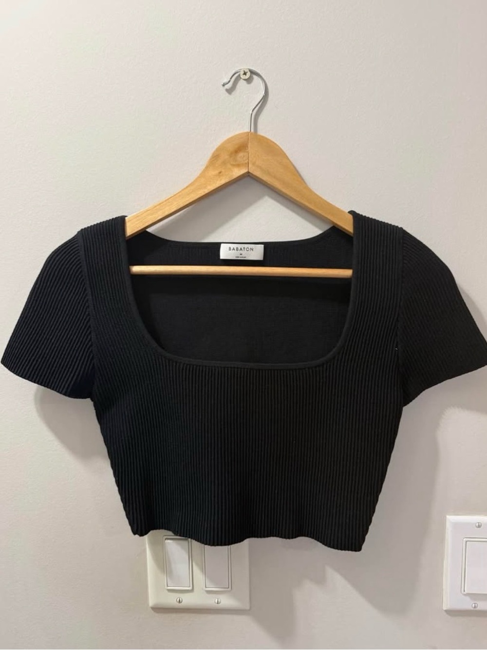 Aritzia Babaton Black Ribbed Square-Neck Crop Top Size M - Picture 3 of 3